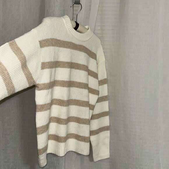 AE Whoa So Soft Crewneck Relaxed Knit Cream Tan Stripe Sweater - Picture 11 of 16